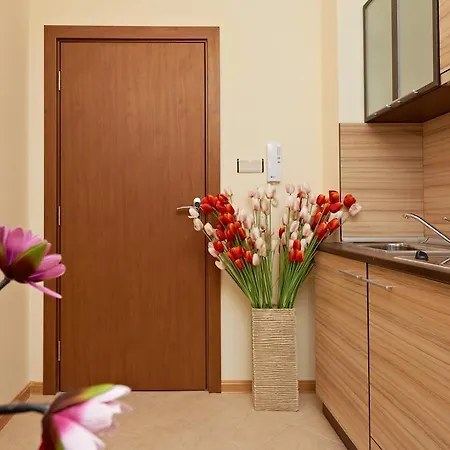 Aparthotel Stanny Court 3*