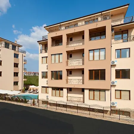 Aparthotel Stanny Court 3*
